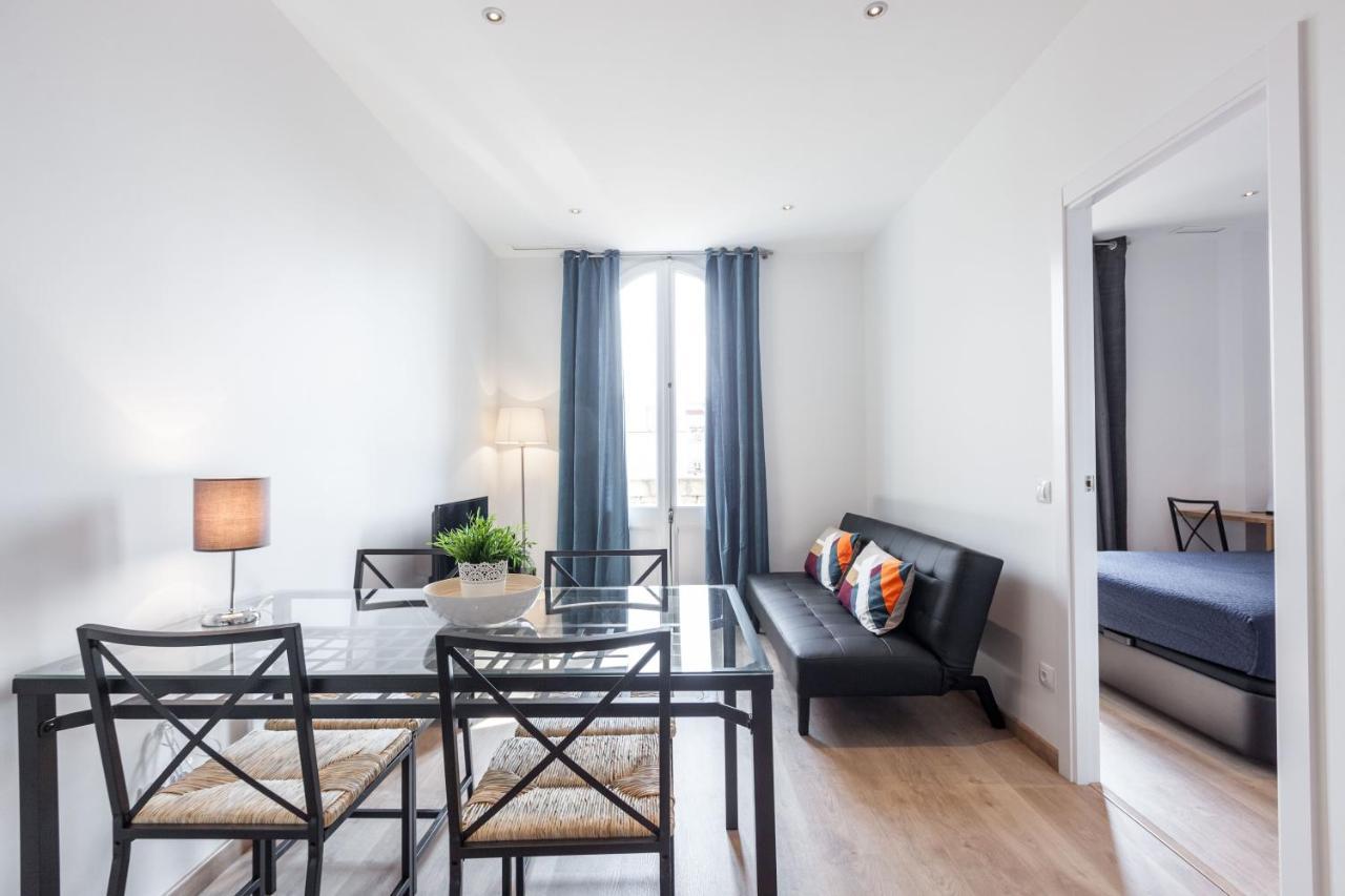Bright Apartment With Balconies 34 Barcelona Bagian luar foto