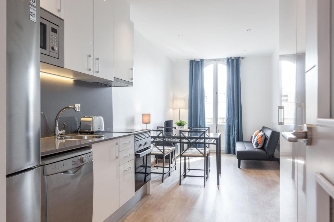 Bright Apartment With Balconies 34 Barcelona Bagian luar foto