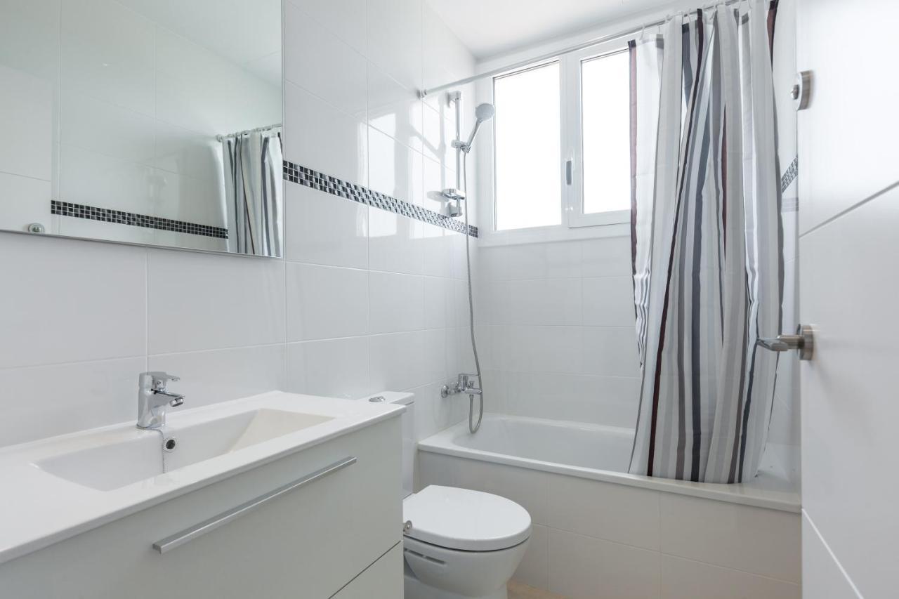 Bright Apartment With Balconies 34 Barcelona Bagian luar foto