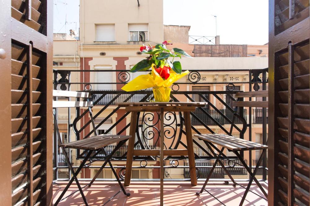 Bright Apartment With Balconies 34 Barcelona Bagian luar foto